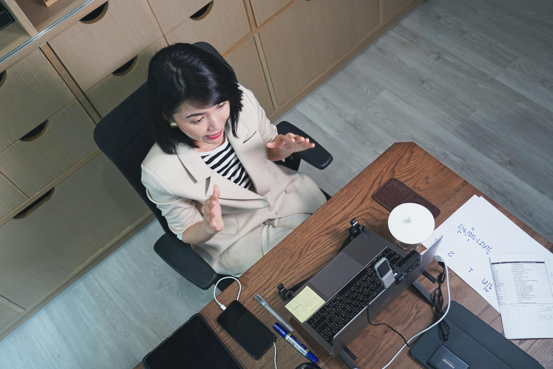 Trainer conducting an online workshop